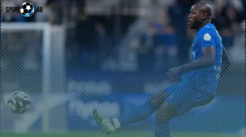 كوليبالي يطرد بعد تدخل قوي على حارس الشباب في ديربي الرياض (فيديو)